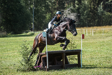 Mira Mahosenaho ja Lavilan Viljo selvittivät Suontaka Eventingin Prix de Suomenratsut -luokan 35,6 virhepisteellä.