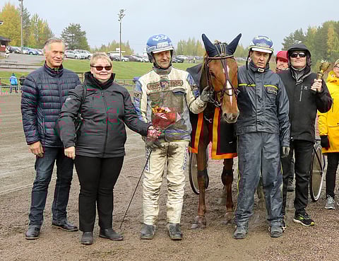 Mikko Salmisen kasvattama Liinan Säihke otti kauden avausvoittonsa makeaan paikkaan. Kuva: Anu Leppänen