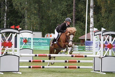 A.T. Unikuva ja Linda Kulmala pienhevosmestaruuksissa syksyllä.