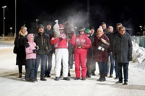 Shackhills Twister Kasvattajakruunun juhlittuna sankarina.