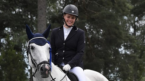 Saara Iivari on innokas ratsastaja,  mutta kokemusta löytyy runsaasti myös ravipuolelta.