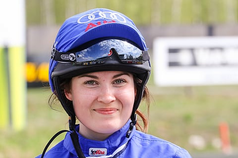 Anette Antti-Roiko tahdittaa Langen's Airbornea Teivon monté-lähdössä.