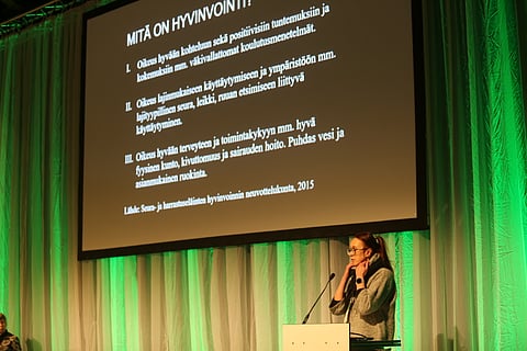 Eläinlääkäriliitto totesi Kati Tuomolan jakaneen tietoa kuolainten aiheuttamista hevosten suuvaurioista sinnikkäästi ja pelottomasti, ja ajoittaisista vaientamisyrityksistäkin huolimatta.