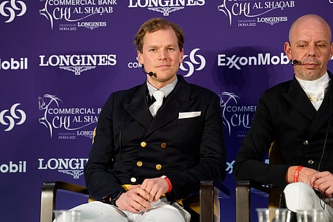 Henri Ruoste tiedotustilaisuudessa Qatarissa.