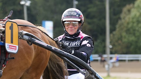 Miia Salminen ohjastaa EM-kisassa..