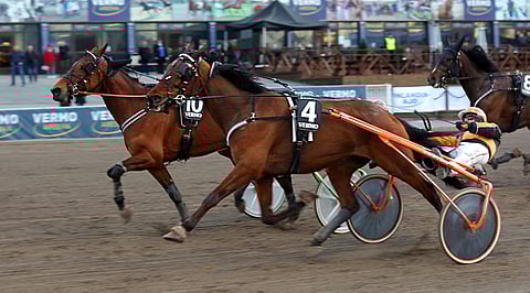 Leemark's Icy (4) hakee nyt voittoa takarivin lähtöpaikalta. Valmentaja Tommi Kylliäinen ohjastaa.