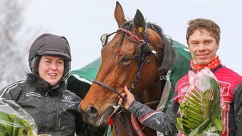 Willow Pride juhlittavana Seinäjoki Racessa. Noora Tuula hoitaa ja Santtu Raitala ajoi. Markku Nieminen on huipputamman valmentaja.