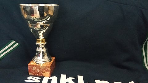 Ponserin Ravikuninkaan 1992 pokaalin hinnaksi tuli 150 euroa.