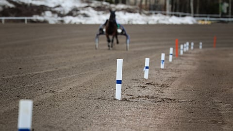 Muutoksenhakulautakunnassa käsiteltiin Vermon 8.2.23 ravien 6. lähdön tapahtumia. Kuva ei liity tapaukseen.