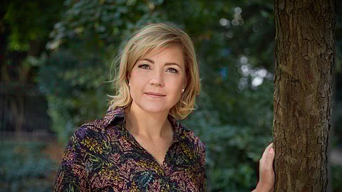 Hevosnainen, europarlamentaarikko Henna Virkkunen täyttää  50 vuotta.