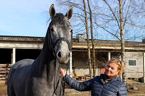 Nuori Celantus Anneli Hakatien kanssa.