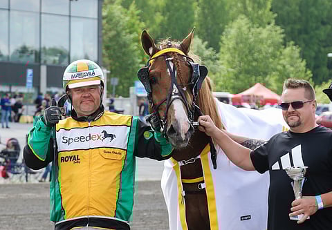 Suvelan Rinssi kilpailee Bergsåkerissa. 