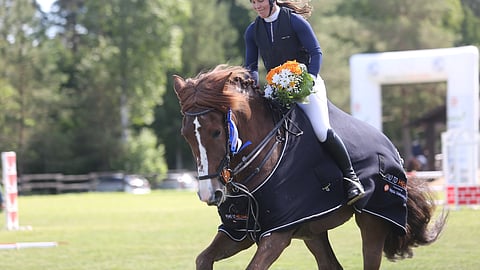Linnea Haukilehto ratsasti Arohan Pilotilla Pohjolakisan voiton. 
