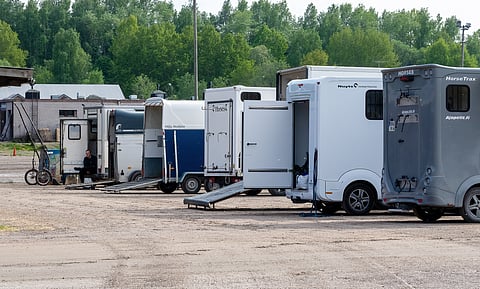 Suurimmalla osalla hevosia kuljettaneista oli luvat kunnossa.