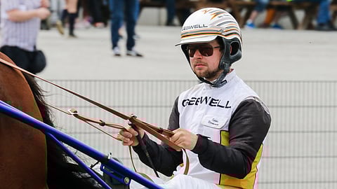 Iikka Nurmonen ohjastajaa Callela Viplineä Kajaanissa.