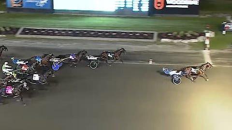 Pebble Beach ylitti maalilinjan reilusti muita ennen North America Cupissa Woodbine Mohawk Parkissa. Kuvankaappaus lähtövideolta.