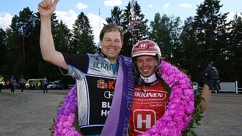 Antti Ojanperä ja Santtu Raitala juhlivat Evartin kolmatta kuninkuutta Forssassa. Raitala suuntaa syyskuussa Belgiaan.