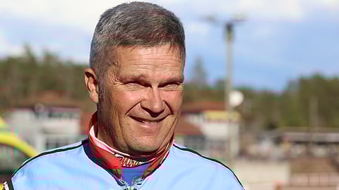 Harri Koivunen valmentaa Turussa 49:ää hevosta, joista 8 on 2-vuotiaita lämminverisiä.