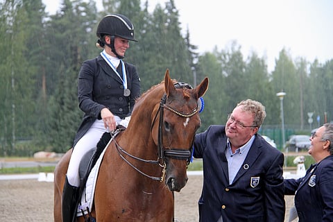 Anna von Wendt ha Denzel palkintojenjaossa Tahkolla.