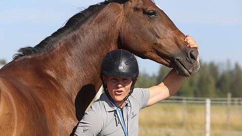 Junnukulta kaulassa kesällä 2021.