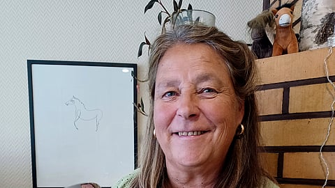 Anu Iivanaisen punttia jäljittelevä palkinto on tunnustus koko työurasta. Sen paikka on lahtelaiskodin keittiössä.