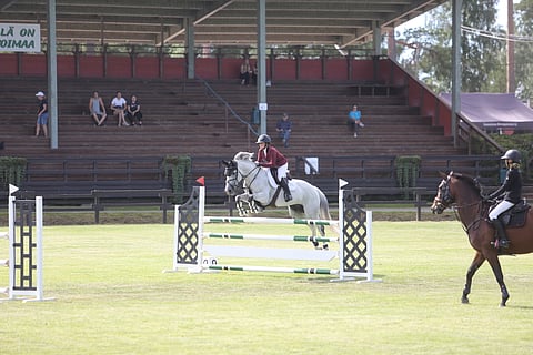 Lapsiratsastaja Aida Hämäläinen otti tuplajohdon, mutta pitää Calico Z:taa varmimpana kahdesta hevosestaan. 