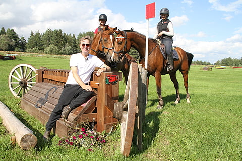 Seppo Laine haluaa turvallisuutta kenttäratsastukseen, koska laji on yksi hienoimmista.