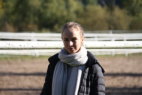 Anna-Julia Kontio lapsuudenkotonaan Ylöjärvellä.