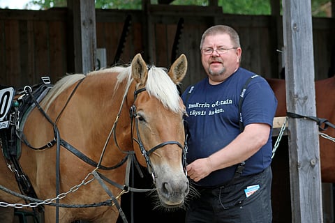 Lumoliisi ja Heikki Järvensivu.