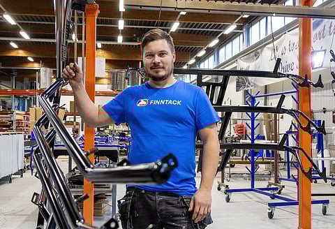 11 vuotta Finntackillä työskennellyt Mikko Mourujärvi on tätä nykyä yrityksen kärrypyuolen tuotepäällikkö.