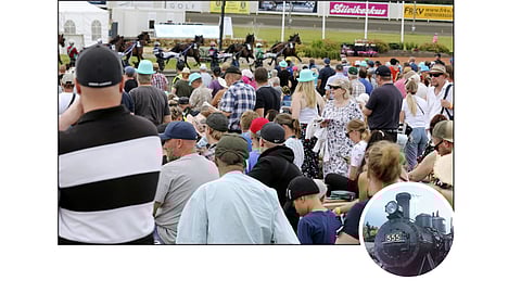 Vaihtoehto Kuninkuusraveihin matkustamiselle on höyryjunareissu  Hevosurheilun matkassa.