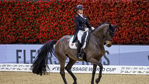  Jessica von Bredow-Werndl ja TSF Dalera Baselin maailmancupin osakilpailuvoittoon. 