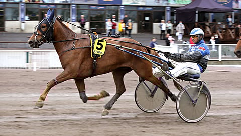 Liki koko viime vuoden kilparadoilta sivussa ollut Hurman Viesker nappasi perjantaina Porissa kauden avausvoittonsa.