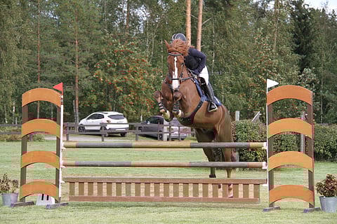 Aroha Pilotti ja Linnea Haukilehto mestaruuksissa 2021.