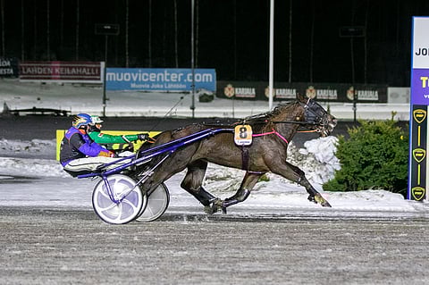 Amelia Earhart/Arto Laaksonen kurotti maaliin täpärästi ennen Ivonne Hossia/Ari Moilanen.