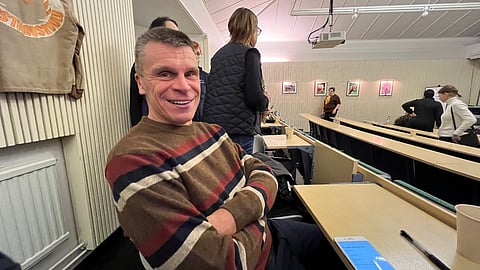 Selkä hyvin, kaikki hyvin, sanoo kouluratsastaja. Jukka Martikainen tähtää koulumestaruuksiin harrastekaverinsa Ypäjä Jalmarin eli Jallun kanssa.  Viime sunnuntaina hän oli hakemassa speksejä tulevaan kilpailukauteen Ypäjän Dressage Going Strong tilaisuudesta. 