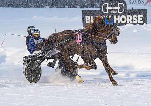 Issakan Valo jaksaa puurtaa ulkoratoja pitkin mukaan voittotaistoon.