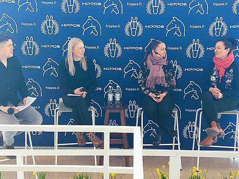 Lauri Hyvösen haastattelussa Kaisa Tupamäki-Kukkamo, Viena Kauppi ja Emma Väre.