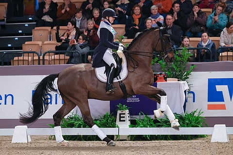 Emma Kanerva ja Mist of Titanium kuukausi sitten Neumünsterissa kunniakierroksella kansallisen tason toisen sijan jälkeen.