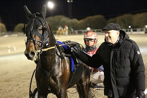 Rast Oy:n takaa löytyvällä Christer Sandholmilla oli aihetta hymyyn Sands Gangsterin voittoisan kausiavauksen myötä.