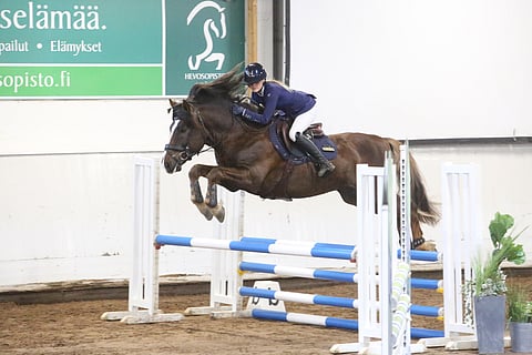 Turkan Veikka leiskautteli hyppyjä Liisa Sassi-Päkkilän esittämänä. 