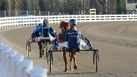 Mikäli ponilähtöjä ajetaan arki-iltana kaksi, ensimmäinen ajetaan klo 17 ja toinen klo 17.10.