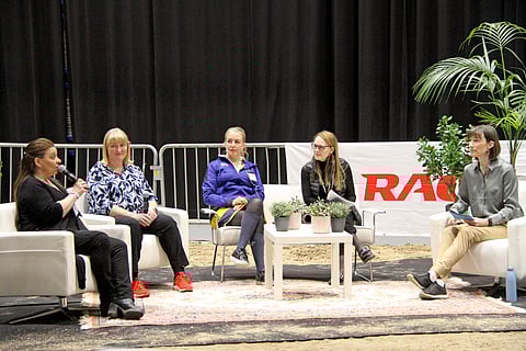 Vasemmalta Kirsi Asikainen, Susan Fagerström, Tua Onnela, Tuija Välipakka ja Lina Nyberg.