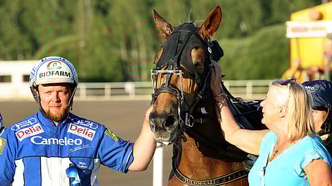 Miika Tenhunen ja Annukka Merikallio luottavat Tuliopaaliin myös periyttäjänä.
