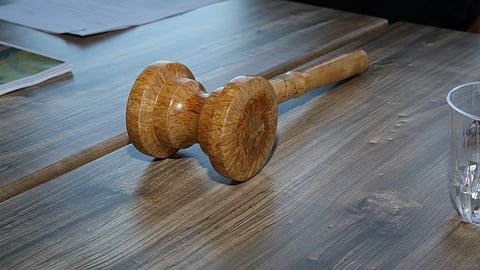 Ravivalmentajan sakko seksuaalisesta ahdistelusta jäi voimaan