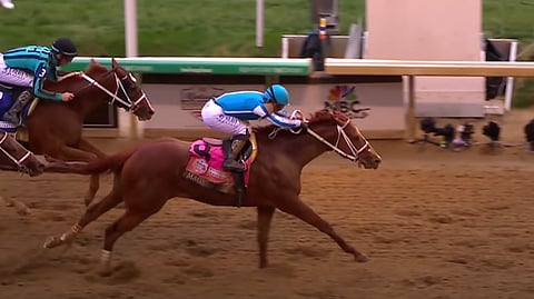 Mage laukkaa Kentucky Derbyn voittajaksi Javier Castellanon kannustamana. Kuvankaappaus: