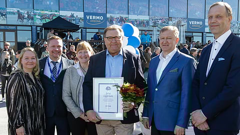 Juha Lyytinen onniteltavana Vermossa.