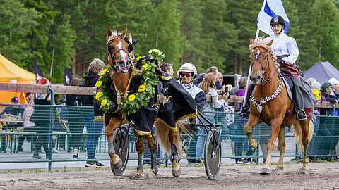 H.V. Tuuri ja Iikka Nurmonen juhlivat Nordic Kingin voittoa vuosi sitten.