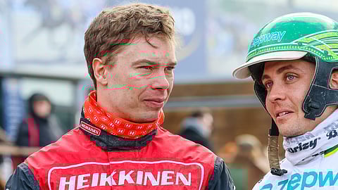 Santtu Raitala ohjastaa Juho Ihamuotilan valmentamaa Rivercapes Royalia.