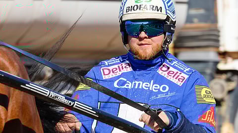 Miika Tenhunen valmentaa ideavarma Jussixia.